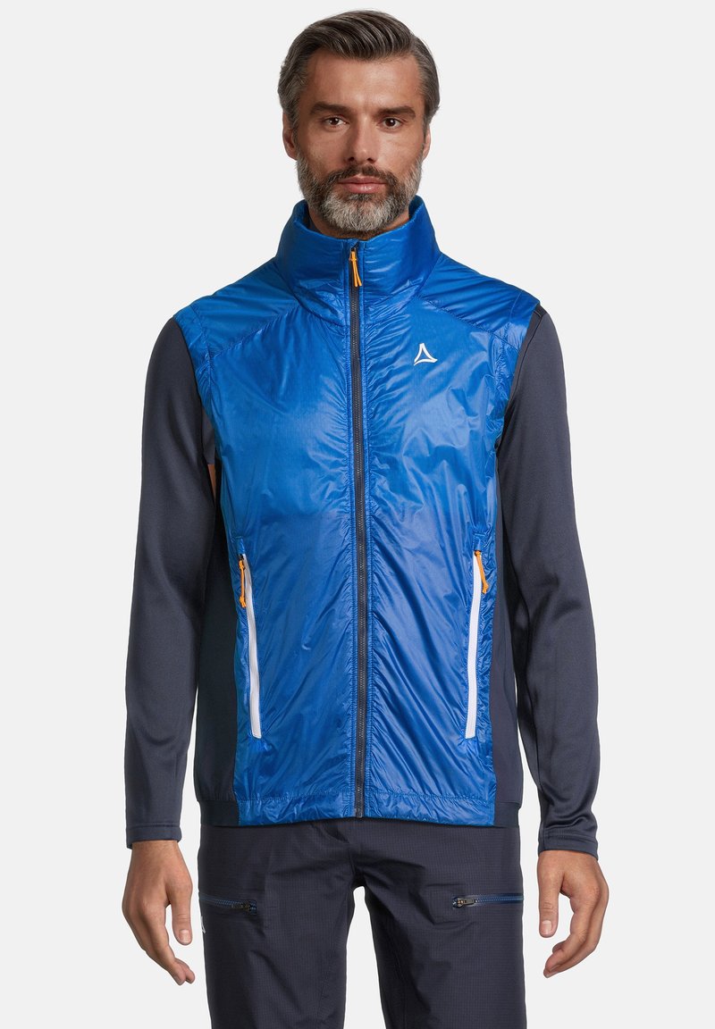 Blauwe geïsoleerde vest met een hoge kraag, een ritssluiting aan de voorkant, witte en oranje accenten, en zijzakken. Het materiaal lijkt glad en lichtgewicht.