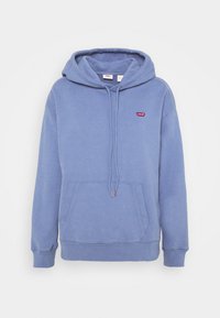 Modrá mikina s kapucí z bavlny, s předním kapsou, stahováním na kapuci a malým červeným logem Levi's na hrudi. Hladká textura.
