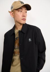 Timberland BADGE COACH JACKET - Vasaras jaka - black
