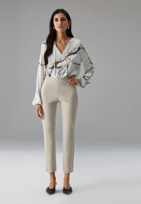 Unausgewählt, taupe