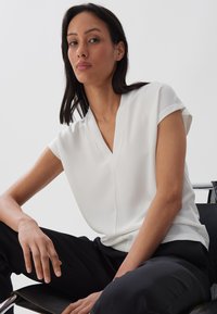 someday. KELCY - T-shirt basic - milk