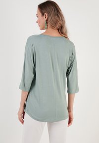LELA CREW NECK  - Långärmad tröja - almond green
