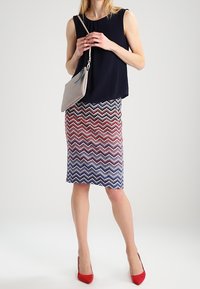 More & More Blus - dark blue