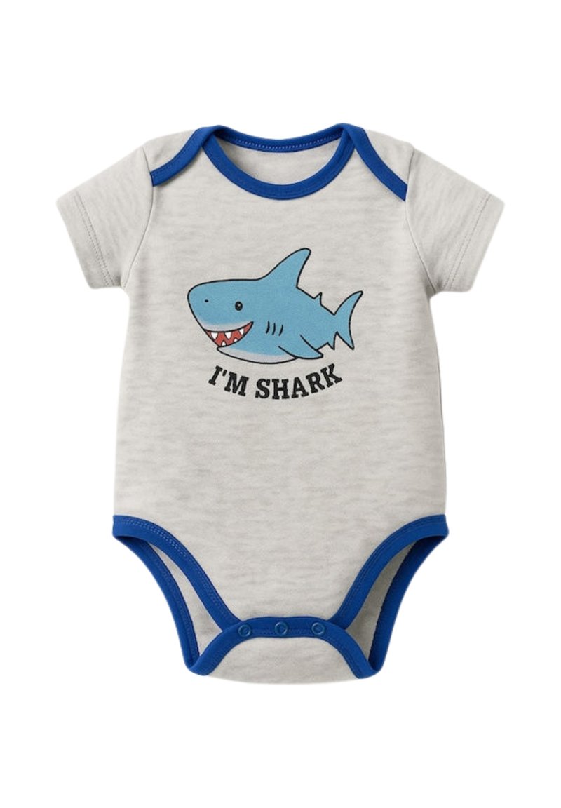 Body per neonati a manica corta grigio con dettagli blu. Presenta una grafica di squalo e il testo "I'M SHARK" stampato sotto. Chiusura a scatto sul fondo.