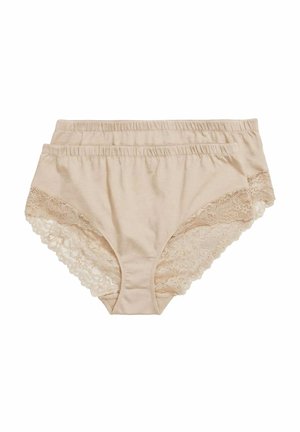 Zwei Paar beige Damenunterwäsche mit Spitzenbesatz an den Beinen, elastischen Taillenbändern, flach auf weißem Hintergrund gelegt.
