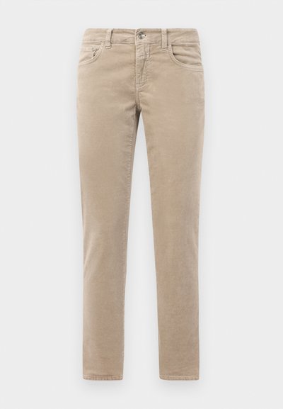 Beige kordflöjelbyxor med en slät, texturerad yta. Har fem fickor, en dragkedja och en knapp i midjan. Rakt skuren benform.