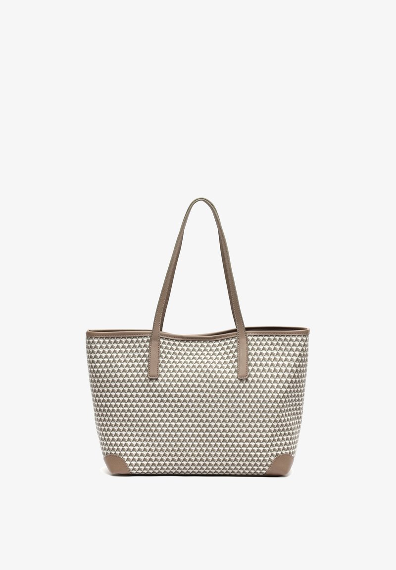 Tote torba izrađena od teksturiranog svijetlosivog materijala s geometrijskim uzorkom, s bež kožnim detaljima i dvostrukim naramenicama.