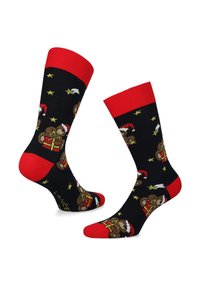 Czarne skarpetki z czerwonymi akcentami, ozdobione świątecznymi wzorami z niedźwiedziami w czapkach Mikołaja, pudełkami prezentowymi i złotymi gwiazdkami. Wykonane z miękkiego, elastycznego materiału.