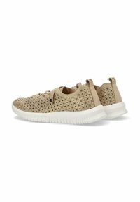 Zapatillas de malla beige con un diseño estampado, que presentan recortes redondos, cordones planos y una suela de goma blanca. Los detalles incluyen tiradores en el talón.