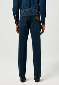 Wrangler TEXAS - Vaqueros rectos - blue oxide
