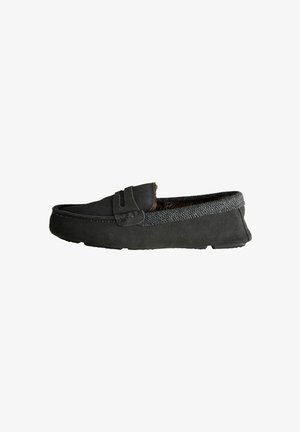 Mustad nahast loaferid musta värvi, millel on tekstureeritud hall kangas ja tikitud riba. Lame tald ja voolujooneline disain. Sobivad igapäevaseks kandmiseks.