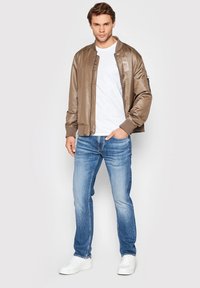Guess KURZARM - Tricou basic - weiß