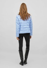 VILA HIGH NECK - Ziemas jaka - pale iris