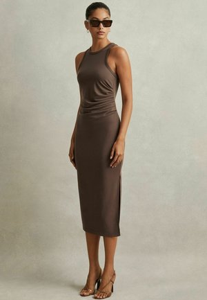 LOLA RUCHED BODYCON MIDI - Egyenes szabású ruha - mocha