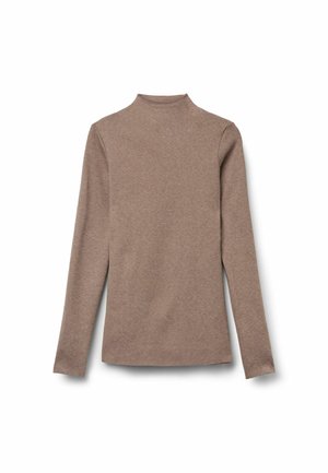 Brązowy longsleeve z golfem, wykonany z miękkiego materiału, z dopasowanym krojem i prostym dołem, bez wzorów i ozdobników.