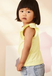 Next SCALLOP-REGULAR FIT - Triko s potiskem - yellow