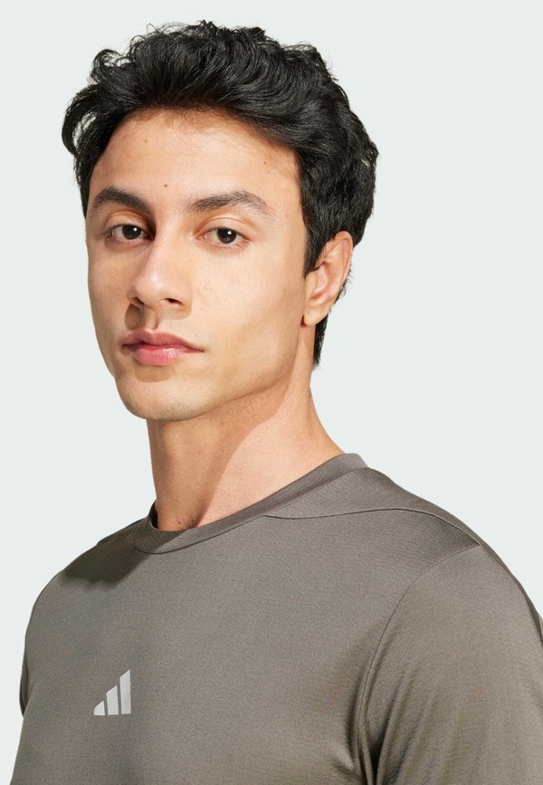 DESIGNED FOR HIGH INTENSITY WORKOUT HEAT.RDY - Basic T-shirt - shadow olive4