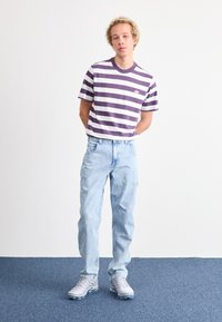Dickies RIVERGROVE TEE - Marškinėliai su spaudiniu - plum perfect