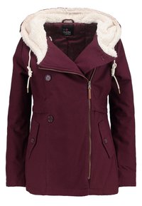 Veste bordeaux avec une capuche doublée de fausse fourrure, fermeture éclair et devant à double bouton, poches latérales et cordons décoratifs. Tissu doux et texturé.