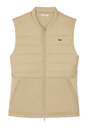 Gilet rembourré beige avec fermeture éclair à l'avant et col montant. Il possède des coutures horizontales, deux poches latérales et un petit logo vert sur la poitrine.
