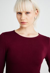Gina Tricot SOFT TOUCH CREW NECK TOP - Hosszú ujjú felső - zinfandel