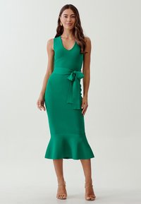 TUSSAH TANYA  - Svetríkové šaty - green