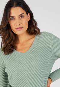Damart COL V  - Maglione - vert jade