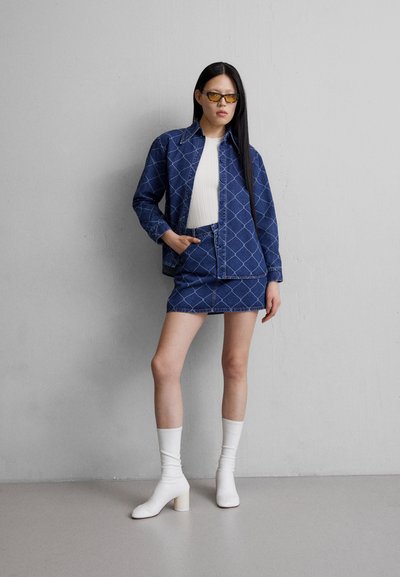 Ksenia Schnaider SKIRT WITH RABITZ - Fustă denim - medium blue