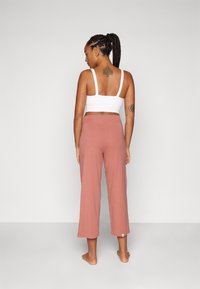 Yogasearcher RAVANA FLOWY PANTS - Donji dijelovi trenirke - cedar