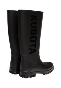 Des bottes noires en caoutchouc montant jusqu'aux genoux présentent une finition texturée avec une semelle épaisse et le logo "KUBOTA" en lettres majuscules sur le côté extérieur.