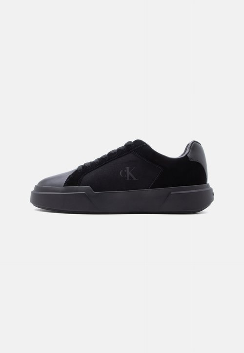 Sneakers low - triple black