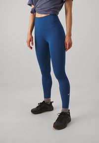 Nike Performance ONE - Leggings - court blue/white