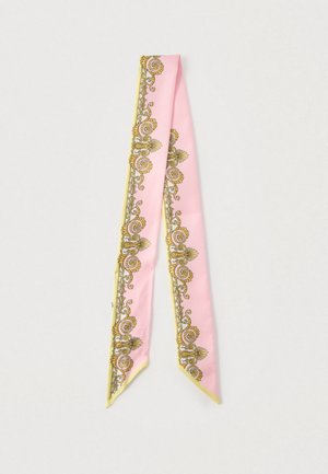 Pink silketørklæde med gyldne ornamentale mønstre og bladmotiver langs kanterne. Har en kontrasterende gul kant ved enderne.