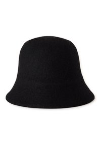 Czarny kapelusz typu bucket z filcu, z zaokrągloną koroną i szerokim, opadającym rondem. Gładka faktura o prostym, bezszwowym designie.