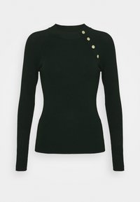 Pull côtelé vert foncé à manches longues, avec un col montant et des boutons décoratifs dorés sur une épaule.