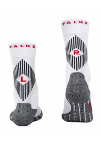 Calcetines tobilleros blancos con un patrón de diamantes negros, letras rojas "L" y "R", suelas texturizadas grises para mayor agarre y un puño acanalado.