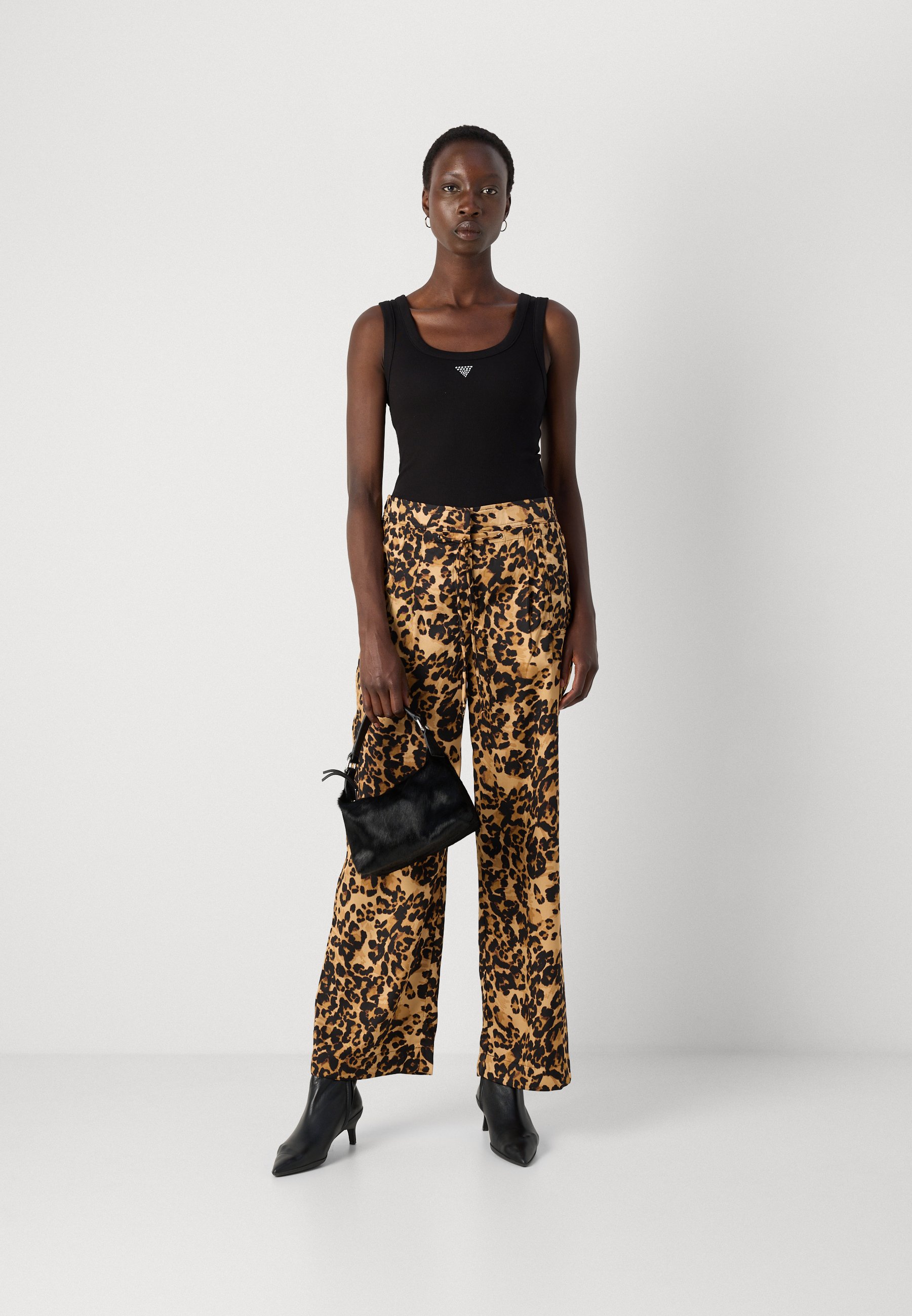 【BLACK】Glitter leopard slacks DKNY PRINTED WIDE LEG PLEAT FRONT - Trousers - brown/black/black