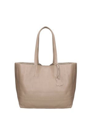 Borsa tote in pelle beige con due manici lunghi e una piccola targhetta di pelle a forma di stella appesa a un manico.