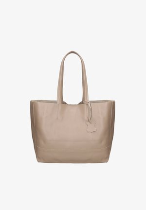 Beige leren tas met twee lange handvatten en een klein leren label in de vorm van een ster dat aan één handvat hangt.