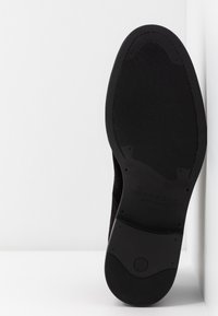 Vagabond Sportiga snörskor - black