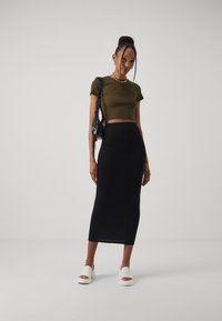 Gina Tricot SOFT TOUCH RUCHED SKIRT - Maxisukňa - black