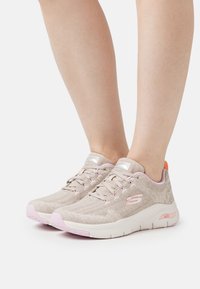 Skechers Sport ARCH FIT - Joggesko - taupe/lavender/coral