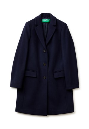Manteau en laine bleu marine avec un col cranté, trois boutons, deux poches avant et une texture lisse. Intérieur doublé avec étiquette de la marque visible.