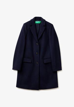 Marineblauwe wollen jas met een geknipt kraag, drie knopen, twee voorzakken en een gladde textuur. Voering aan de binnenkant met zichtbare merketiket.