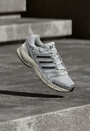 adidas Originals ADISTAR CONTROL - Treniņu apavi - silver-coloured metallic/grey one/core black