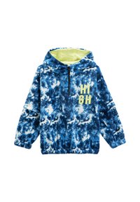 Niebieska i biała bluza wszechstronna z tie-dye, z żółtym podbiciem, zamkiem błyskawicznym z przodu, elastycznymi mankietami oraz napisem "HIGH" wydrukowanym na tle żółtym na klatce piersiowej.
