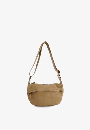 Beige læder skuldertaske med justerbar rem og frontlynlåslomme mod en hvid baggrund.