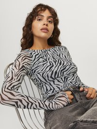 Μακρυμάνικο μπλουζάκι με ημι-διάφανο σχέδιο ζέβρας σε μαύρο και γκρι, με εφαρμοστή γραμμή και λεία υφή. Συνδυάζεται με ψηλοκάβαλες τζιν.