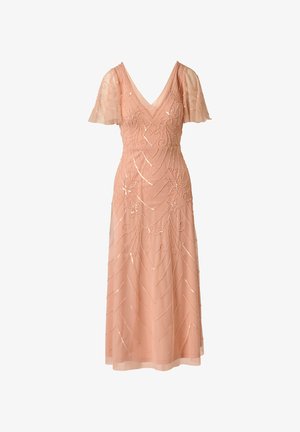 Sukienka w kolorze brzoskwiniowym, długa do ziemi, z dekoltem w serek, krótkimi, zwiewnymi rękawami i kwiatowym haftem z cekinami w wzór jodełki.