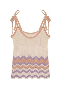 Top de punto con tirantes ajustables, base de color beige claro, patrón en chevron en suaves tonos lavanda, melocotón y crema, textura acanalada en la parte inferior.